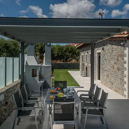 וילה Alexia's Luxury Oasis *